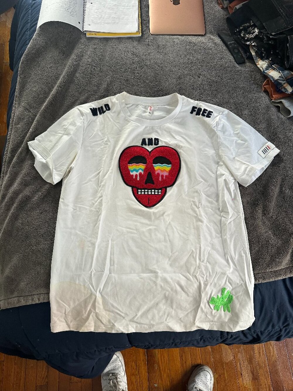 Heart Streetwear Graphic T-Shirt White Size [XL]